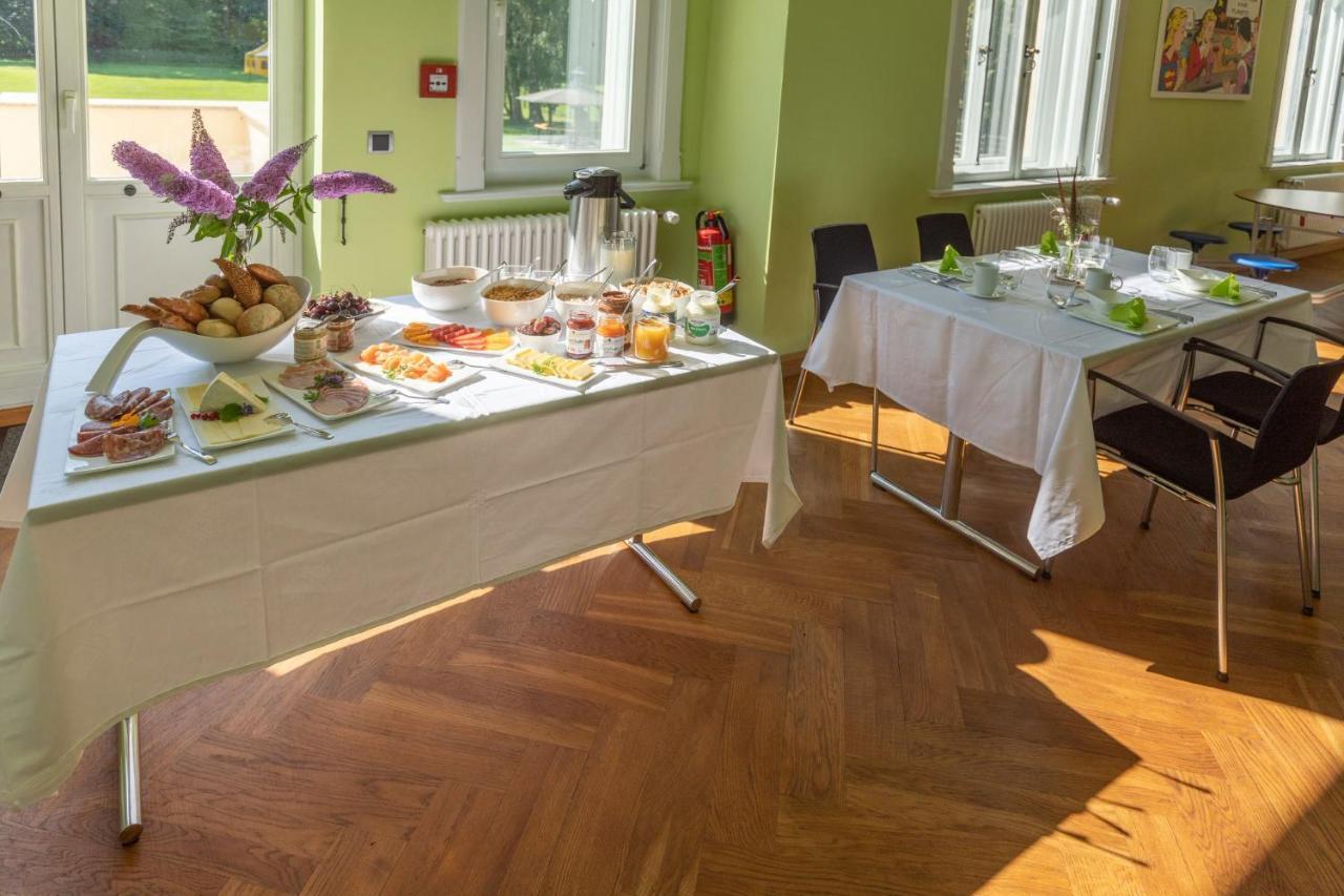 Familienhotel Schloss Leizen Bioverpflegung Buitenkant foto