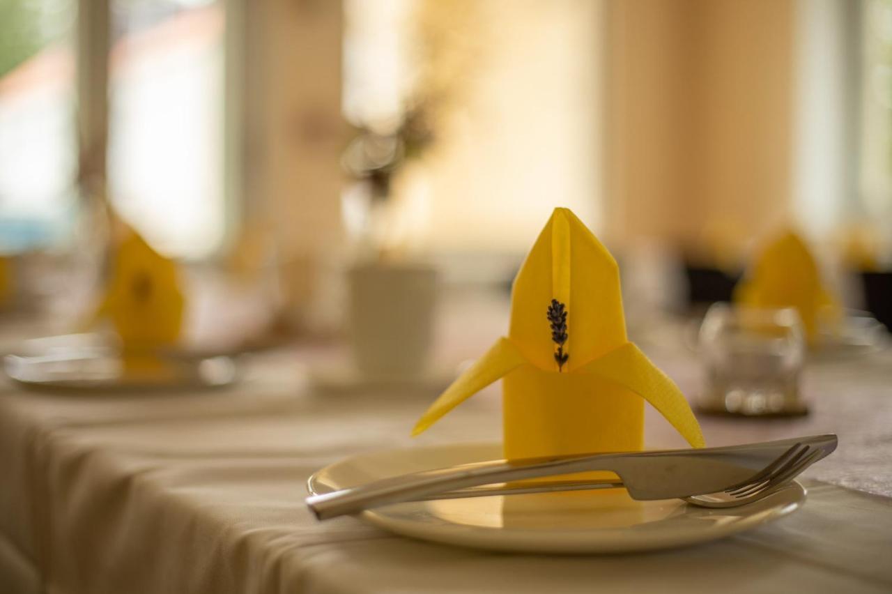 Familienhotel Schloss Leizen Bioverpflegung Buitenkant foto