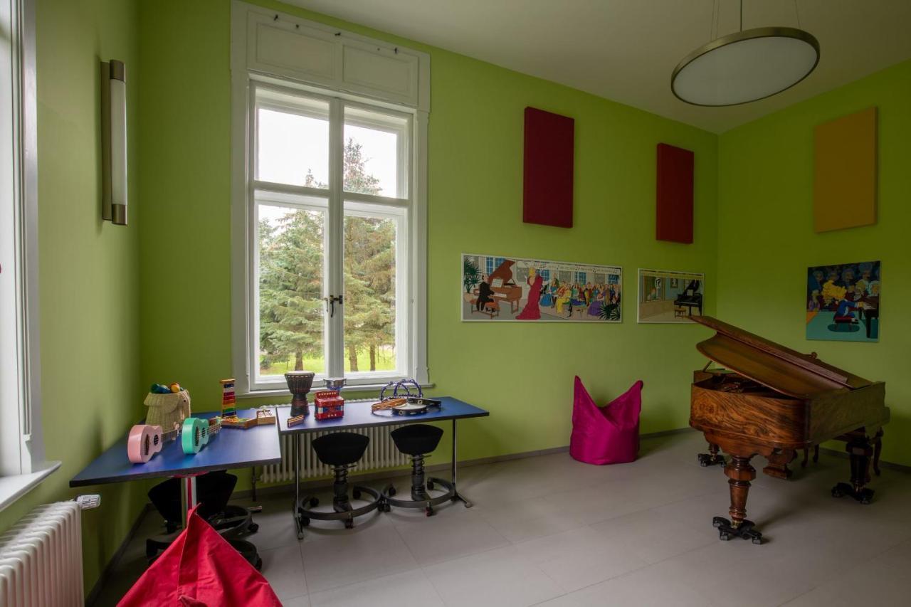 Familienhotel Schloss Leizen Bioverpflegung Buitenkant foto
